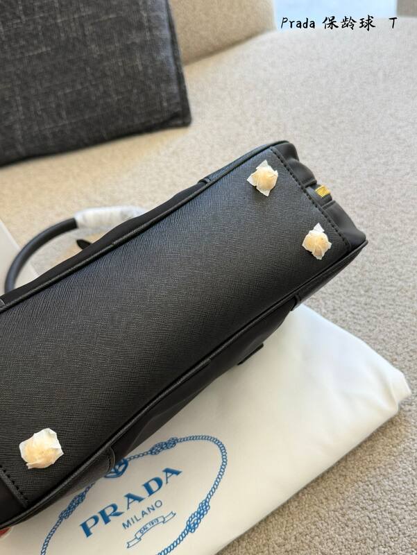 Prada Re-Edition Black shoulder bag — Premium Replica