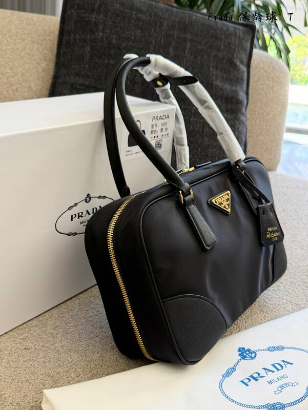 Prada Re-Edition Black shoulder bag — Premium Replica