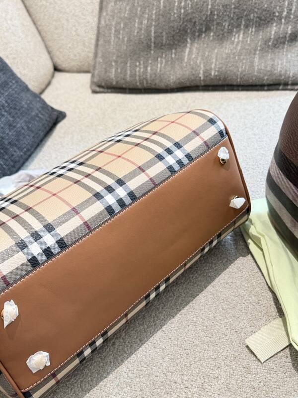Burberry Brown shoulder bag — 1:1 Replica