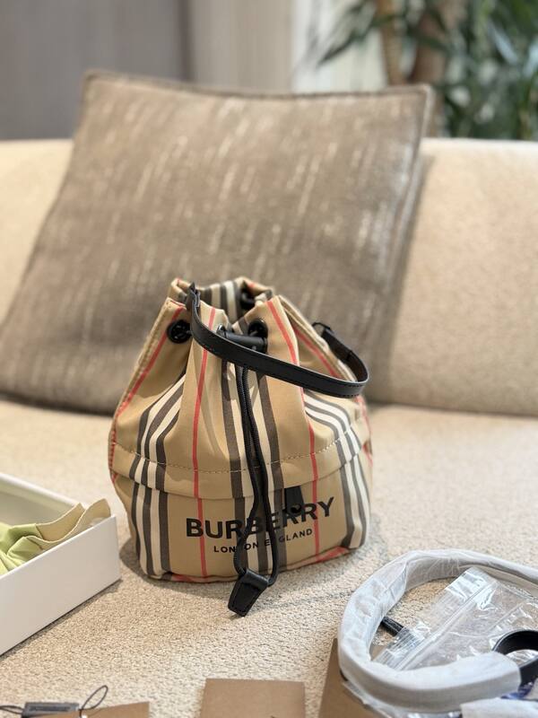 Burberry Black 25x18x10cm shoulder bag — Premium Replica