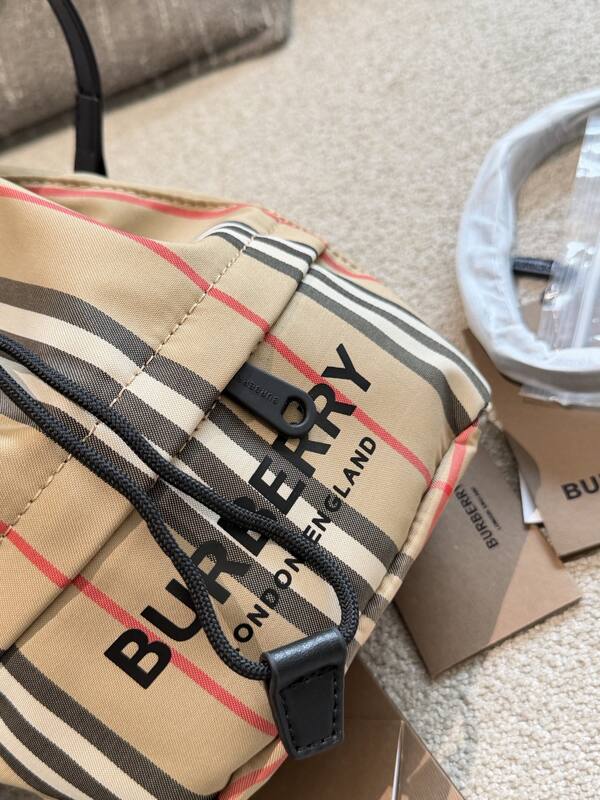 Burberry Black 25x18x10cm shoulder bag — Premium Replica