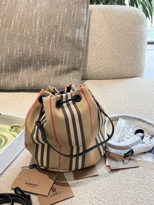 Burberry Black 25x18x10cm shoulder bag — Premium Replica