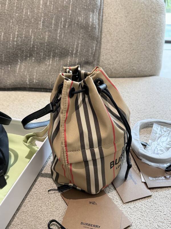 Burberry Black 25x18x10cm shoulder bag — Premium Replica