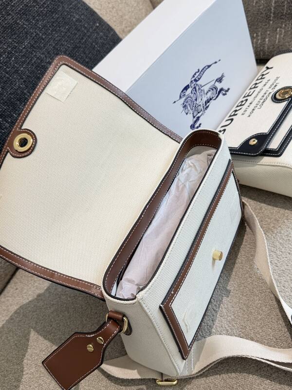 Burberry Black shoulder bag — AAA Quality Replica
