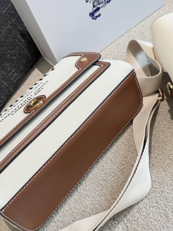 Burberry Black shoulder bag — AAA Quality Replica
