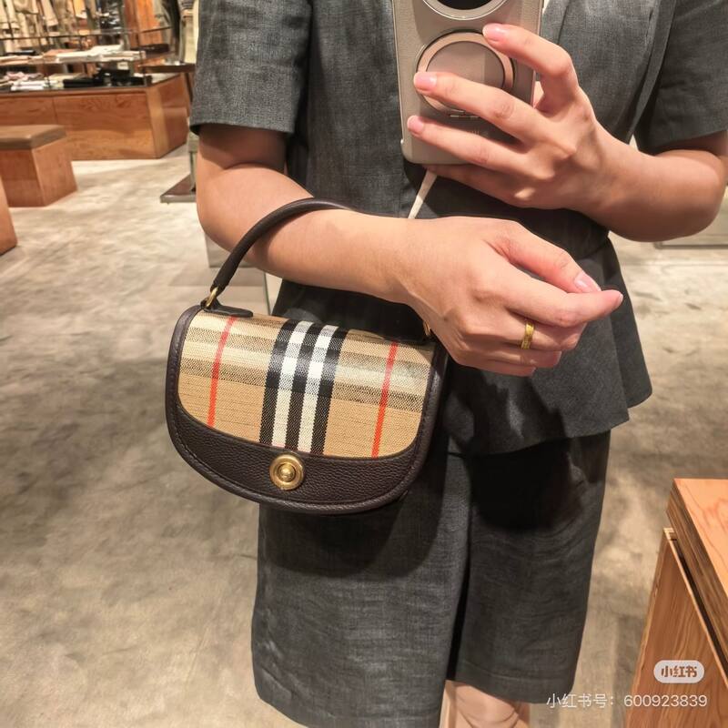 Burberry Brown 25x18x10cm shoulder bag — AAA Quality Replica
