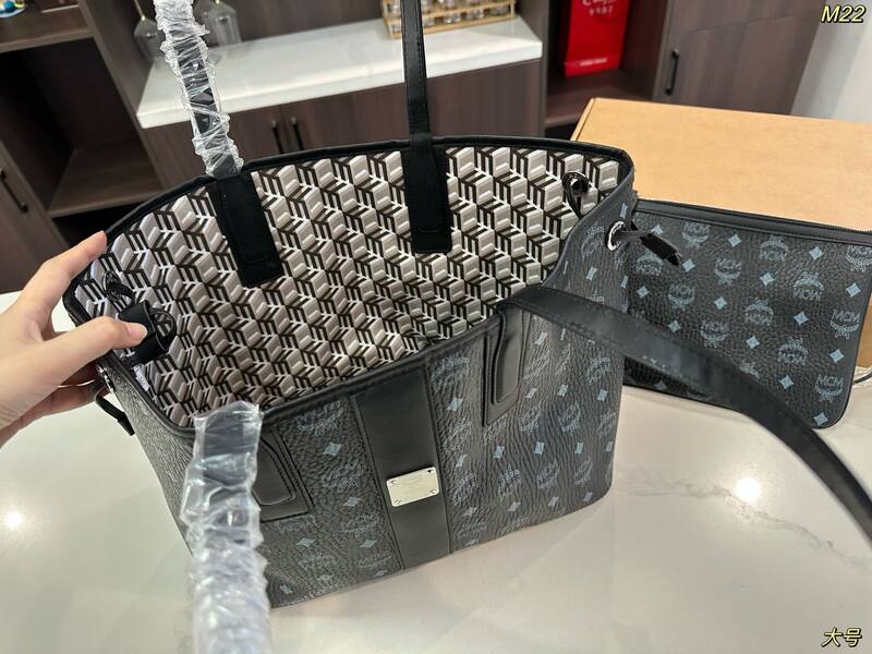 MCM Toni Black Visetos 42x33x16cm tote bag — AAA Quality Replica