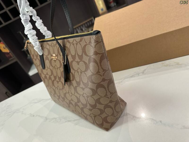 Coach Monogram shoulder bag — 1:1 Replica