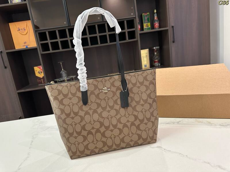 Coach Monogram shoulder bag — 1:1 Replica