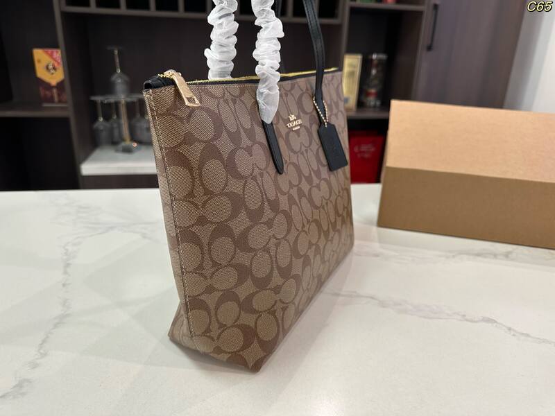 Coach Monogram shoulder bag — 1:1 Replica