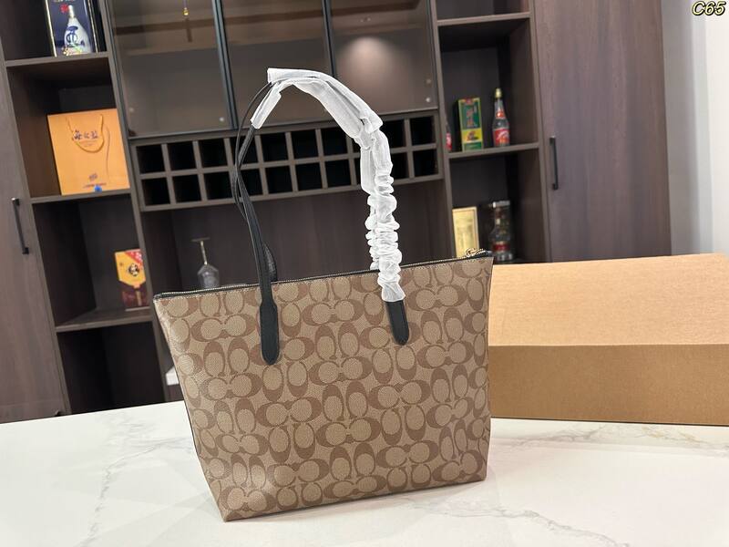 Coach Monogram shoulder bag — 1:1 Replica