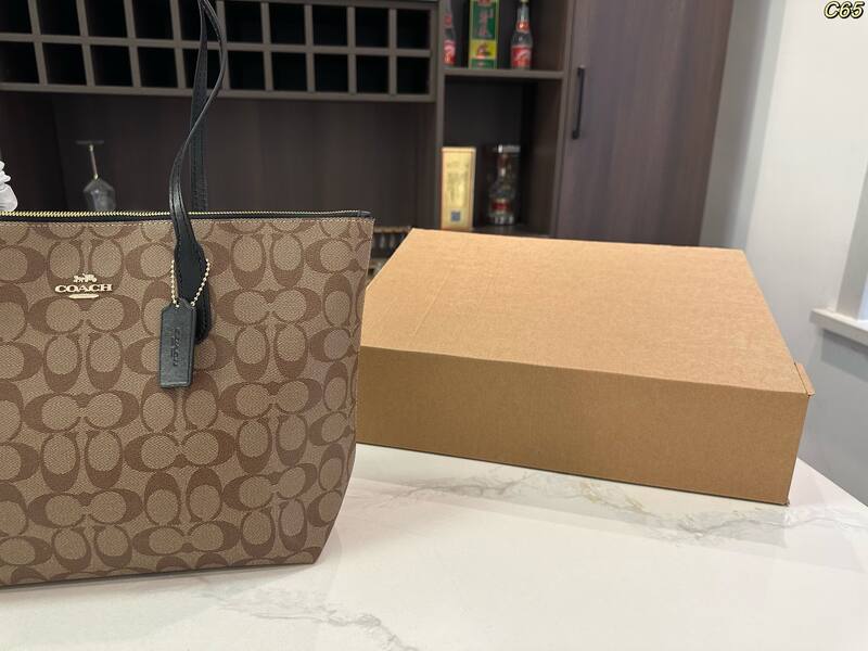 Coach Monogram shoulder bag — 1:1 Replica