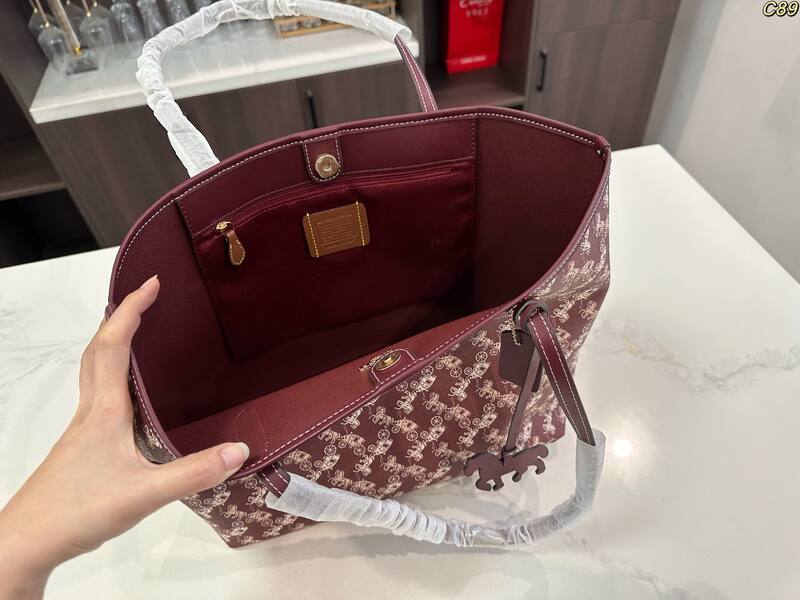 Coach shoulder bag — AAA Quality Replica