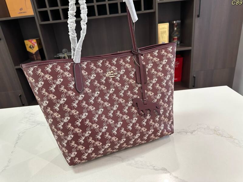 Coach shoulder bag — AAA Quality Replica
