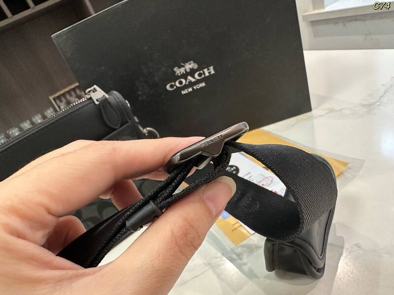Coach Black shoulder bag — AAA Quality Replica