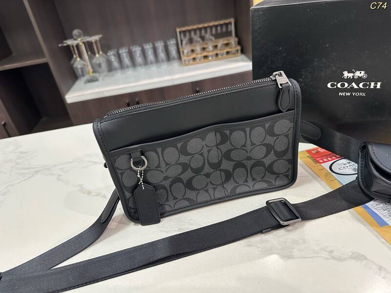 Coach Black shoulder bag — AAA Quality Replica