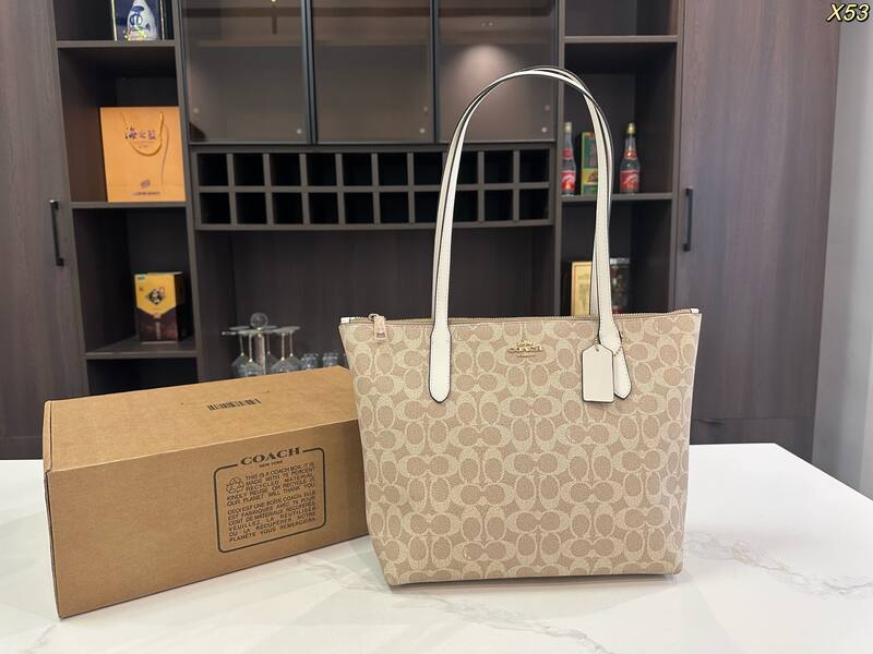 Coach Monogram shoulder bag — Top Quality Replica