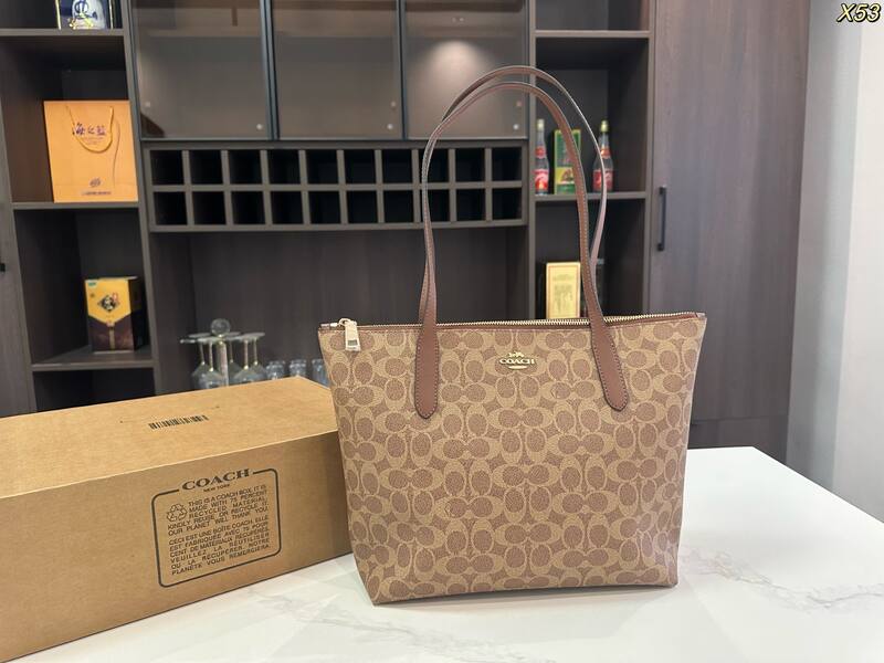 Coach Monogram shoulder bag — Top Quality Replica
