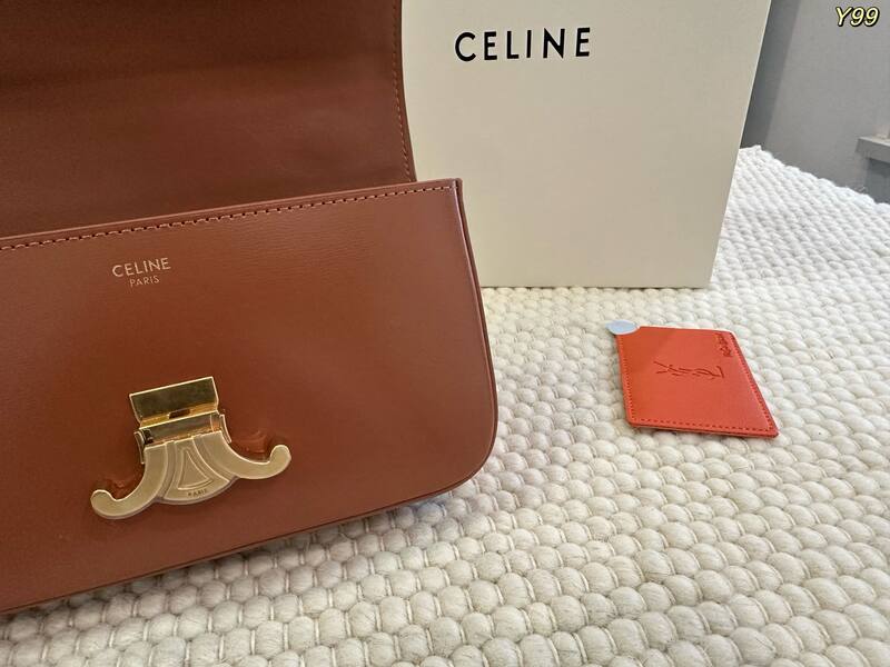 Celine Triomphe Caramel brown leather shoulder bag — Top Quality Replica