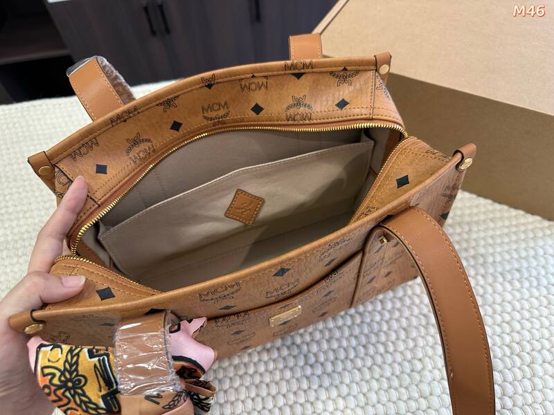 MCM Monogram 25x18x10cm shoulder bag — Premium Replica