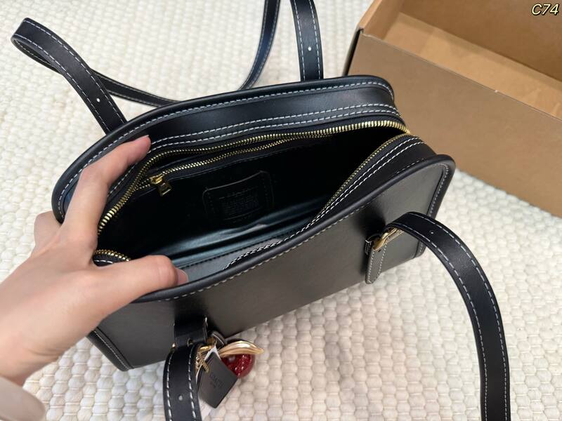 Coach Black shoulder bag — AAA Quality Replica