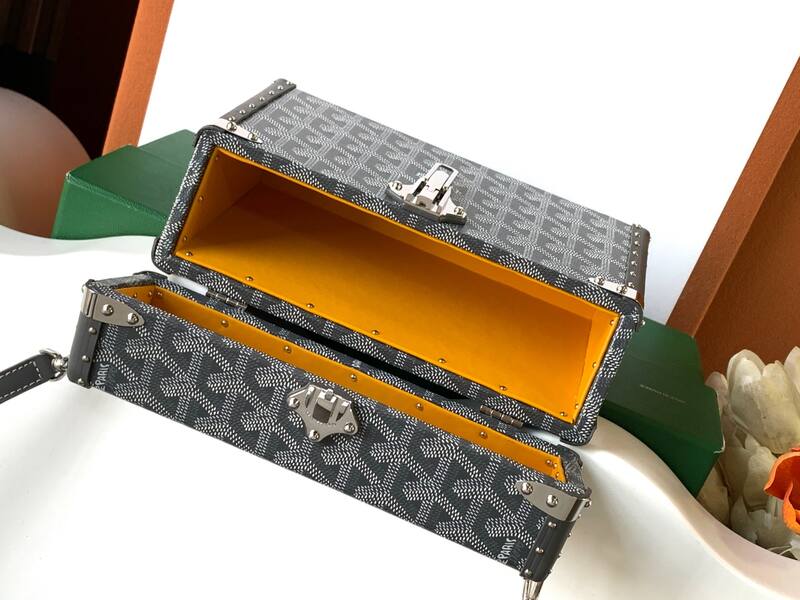 Goyard Grey shoulder bag — Top Quality Replica