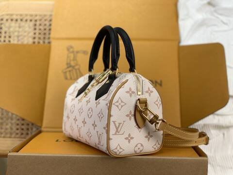 Louis Vuitton Speedy Bandouliere Cream Monogram crossbody 1 1 Replica
