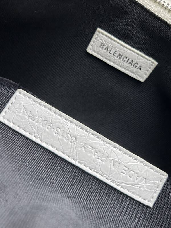 Balenciaga Le Cagole White with red graffiti print 26x16x10cm shoulder — Premium Replica