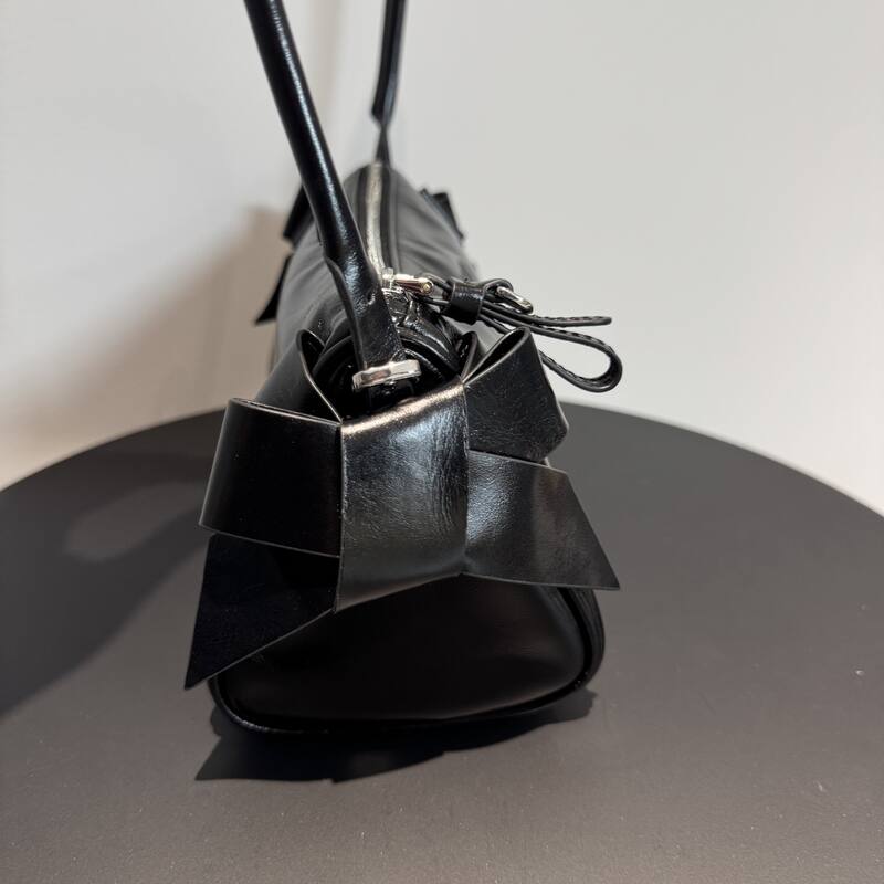 Miu Miu Black shiny leather shoulder bag — AAA Quality Replica
