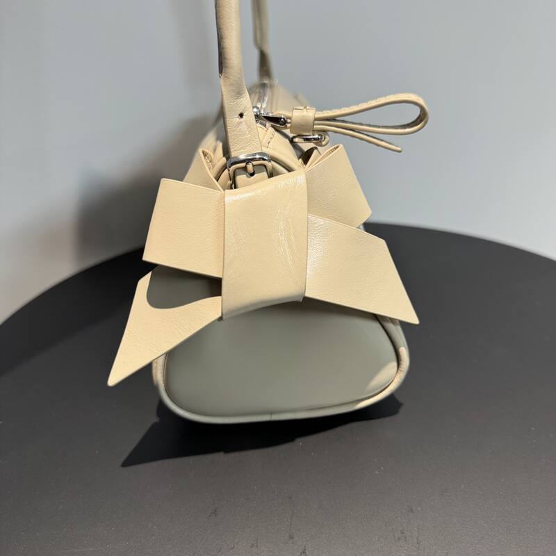Miu Miu Beige 25x18x10cm shoulder bag — Premium Replica