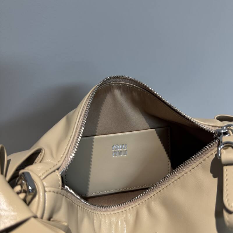 Miu Miu Beige 25x18x10cm shoulder bag — Premium Replica
