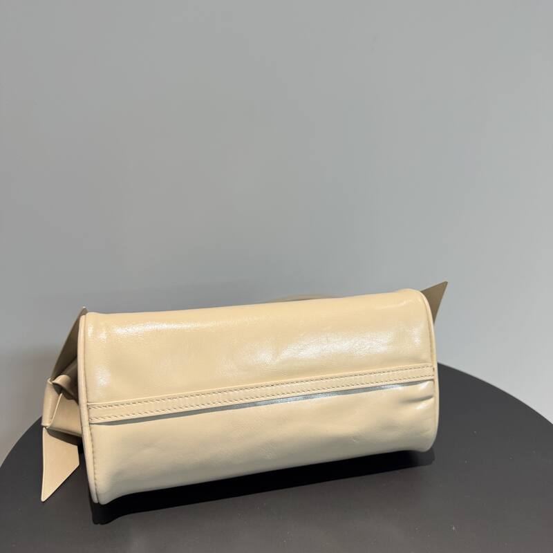 Miu Miu Beige 25x18x10cm shoulder bag — Premium Replica