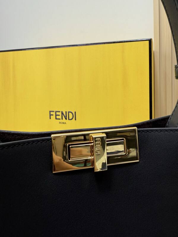Fendi shoulder bag — Top Quality Replica