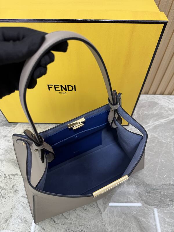 Fendi shoulder bag — 1:1 Replica