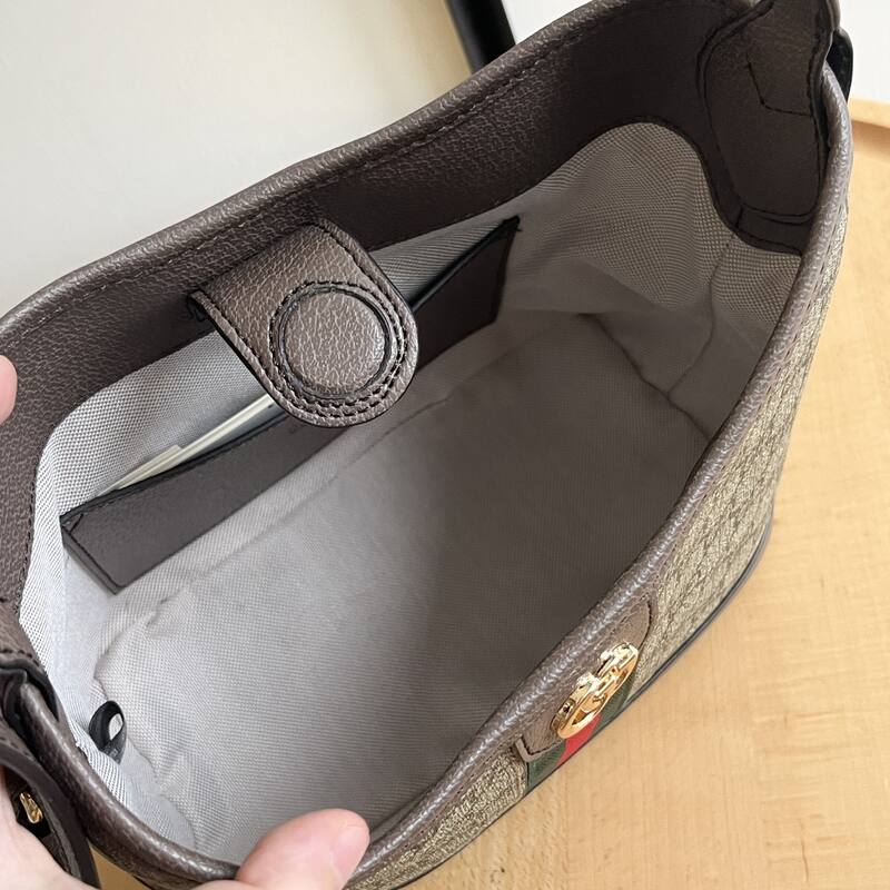 Gucci GG Supreme canvas with brown trim 23 21 shoulder — Top Quality Replica