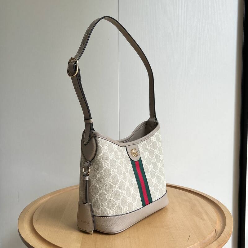 Gucci 781402 Beige GG Supreme canvas with taupe leather and green-red stripe 23 21 shoulder — AAA Quality Replica