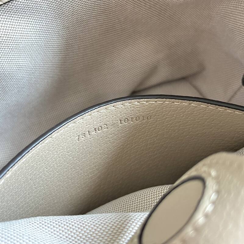 Gucci 781402 Beige GG Supreme canvas with taupe leather and green-red stripe 23 21 shoulder — AAA Quality Replica