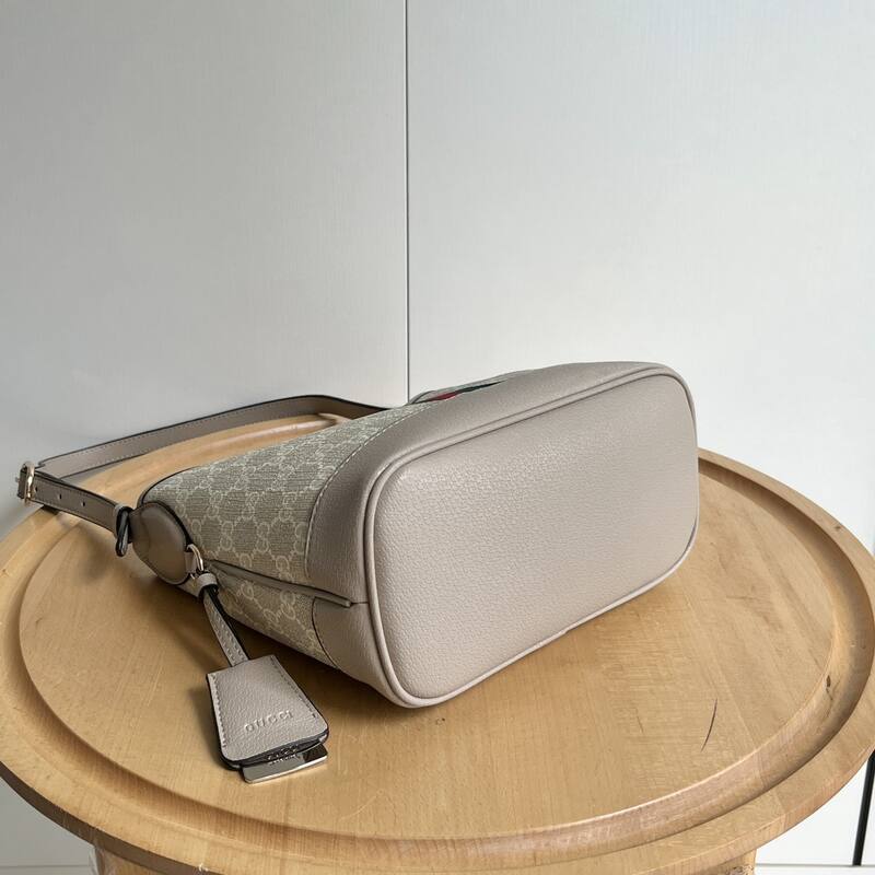 Gucci 781402 Beige GG Supreme canvas with taupe leather and green-red stripe 23 21 shoulder — AAA Quality Replica