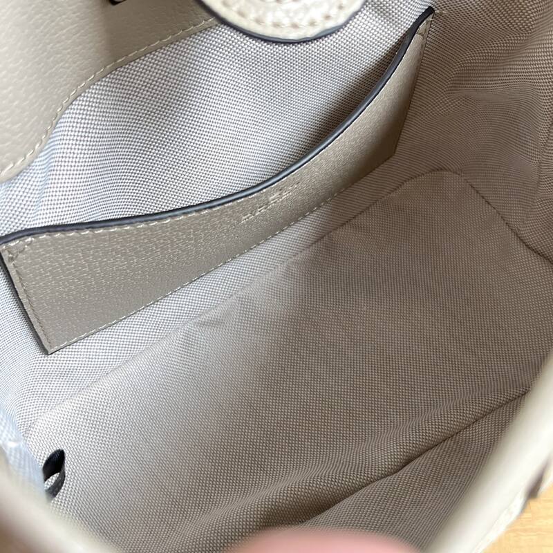 Gucci 781402 Beige GG Supreme canvas with taupe leather and green-red stripe 23 21 shoulder — AAA Quality Replica