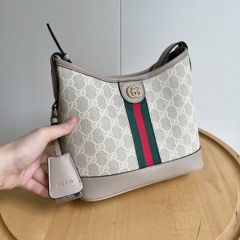 Gucci 781402 Beige GG Supreme canvas with taupe leather and green-red stripe 23 21 shoulder — AAA Quality Replica