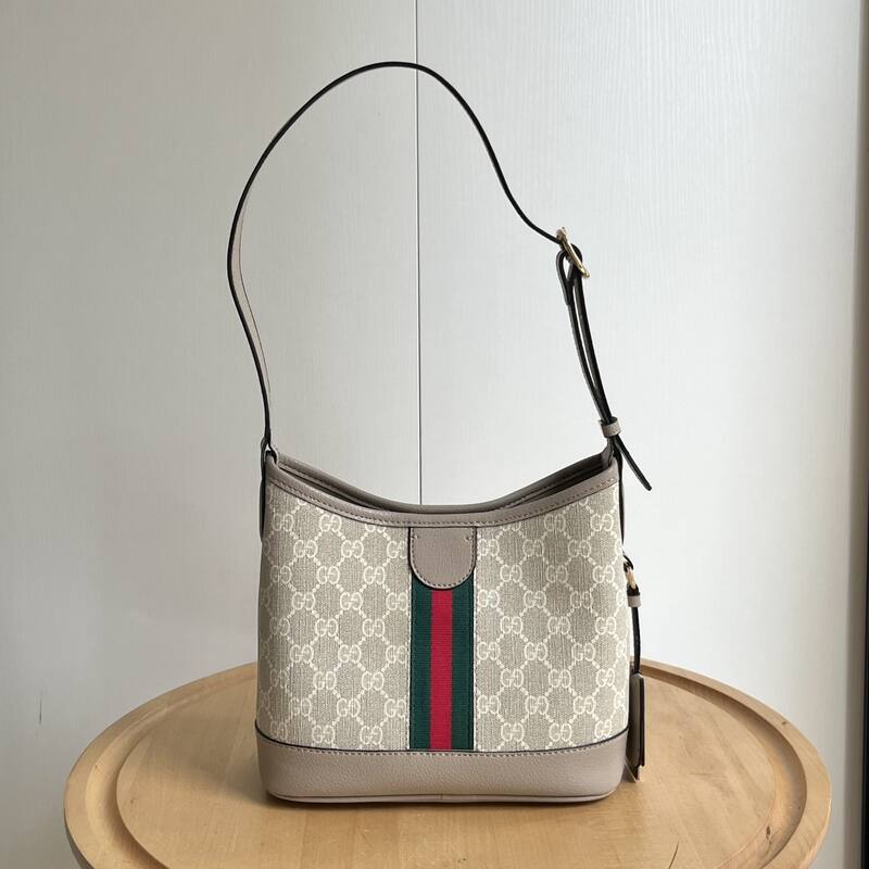 Gucci 781402 Beige GG Supreme canvas with taupe leather and green-red stripe 23 21 shoulder — AAA Quality Replica