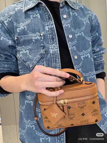 MCM Visetos 18x12cm shoulder bag 1 1 Replica