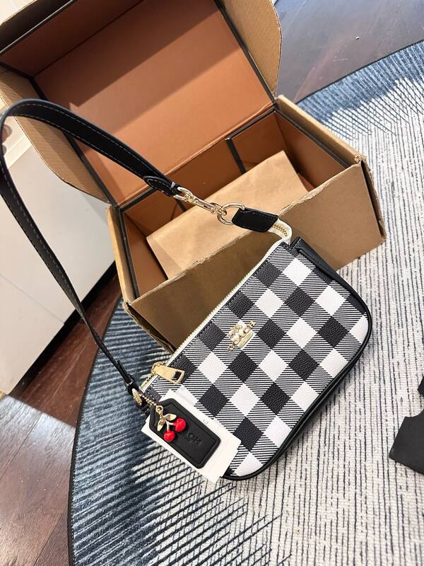 Coach Black shoulder bag — Top Quality Replica