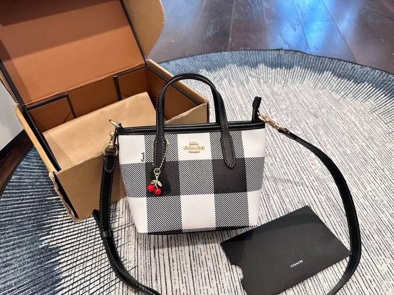 Coach White shoulder bag — Premium Replica