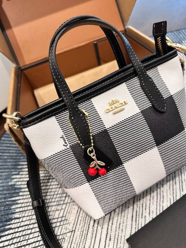 Coach White shoulder bag — Premium Replica