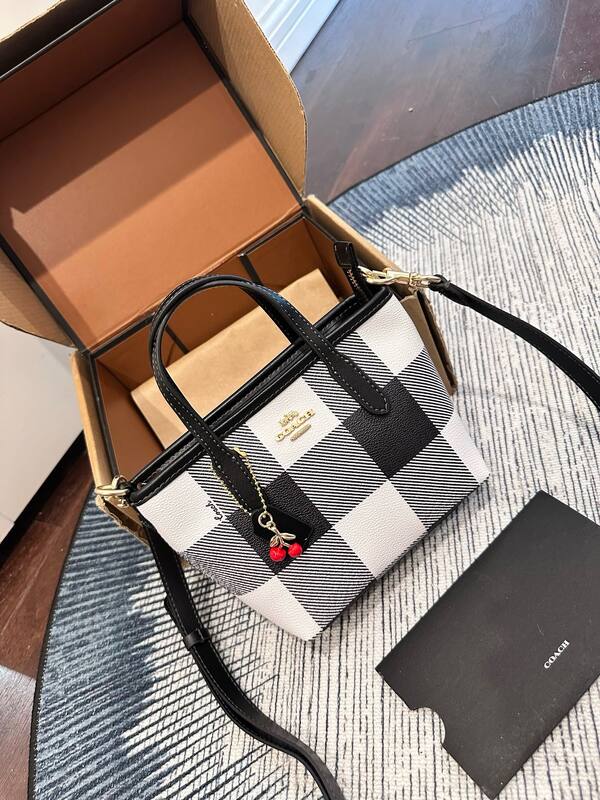Coach White shoulder bag — Premium Replica