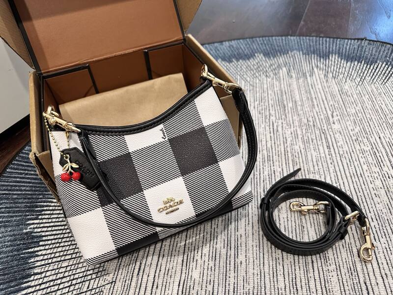 Coach Black shoulder bag — Top Quality Replica