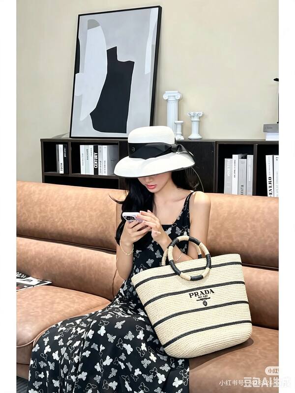 Prada Black 40x30x16cm shoulder bag — 1:1 Replica