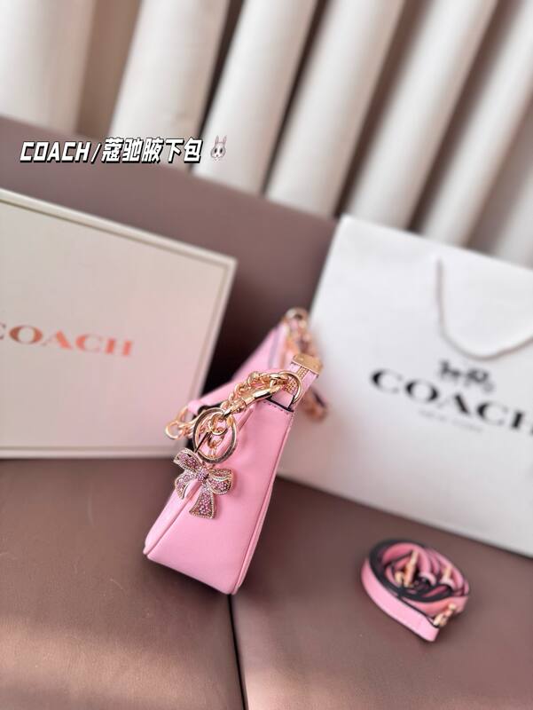 Coach Pink shoulder bag — AAA Quality Replica