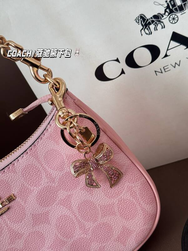 Coach Pink shoulder bag — AAA Quality Replica